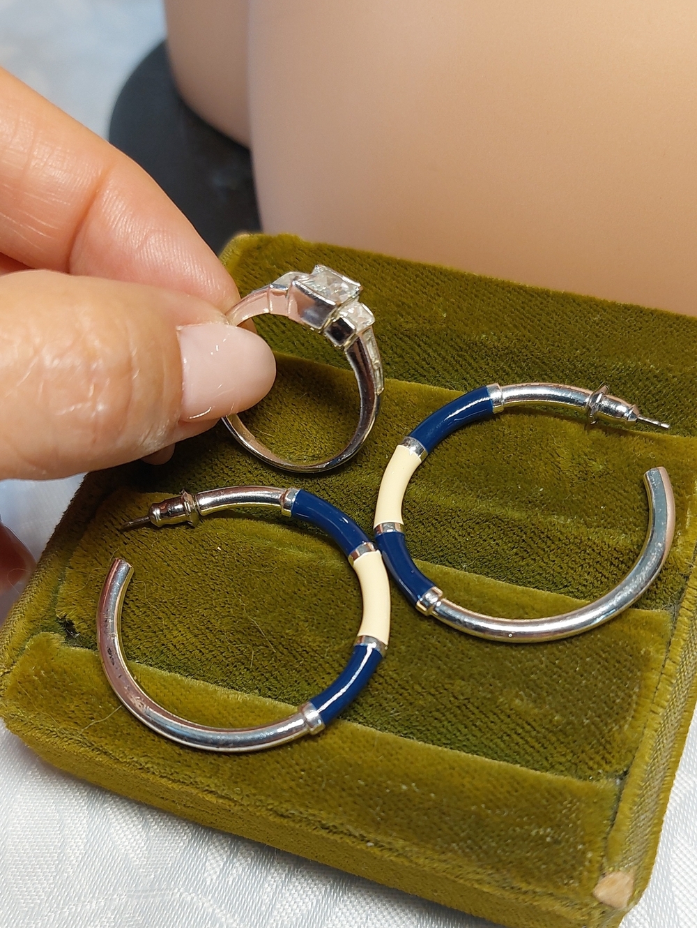 Vintage Silver-Tone Jewelry Set - 3-Stone Thailand Ring Sz 8 & Navy Enamel Hoops